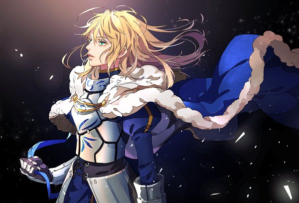 Anime picture 1492x1014 with fate (series) fate/grand order artoria pendragon (all) saber tenobe single long hair blonde hair holding green eyes looking away upper body wind black background alternate hairstyle hair down girl ribbon (ribbons) armor mantle