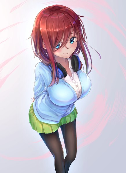 Anime picture 1953x2691 with go-toubun no hanayome nakano miku wata0933 single long hair tall image looking at viewer blush fringe highres breasts blue eyes simple background smile hair between eyes large breasts standing bent knee (knees) red hair pleated skirt