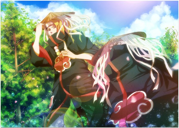 Anime picture 1000x716 with naruto studio pierrot naruto (series) deidara sasori kaoyux long hair blonde hair green eyes sky cloud (clouds) black eyes sunlight from below akatsuki boy plant (plants) hat tree (trees) leaf (leaves)