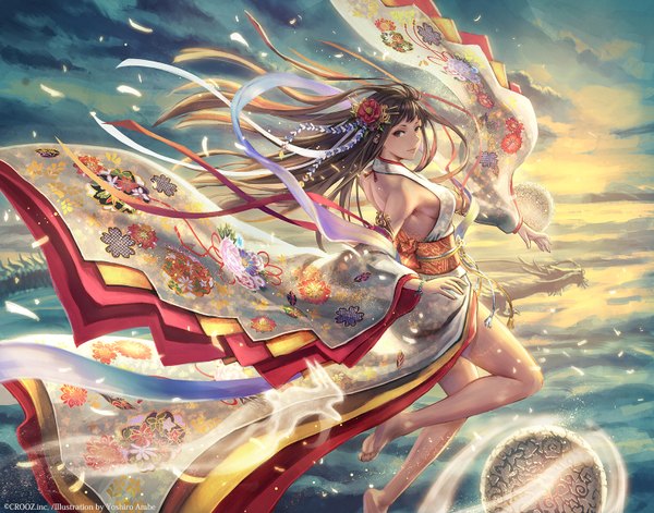 Anime picture 1526x1200 with shinma x keishou! ragnabreak anbe yoshirou single long hair looking at viewer light erotic brown hair bare shoulders brown eyes signed sky cloud (clouds) bent knee (knees) traditional clothes japanese clothes looking back barefoot hair flower light smile wind