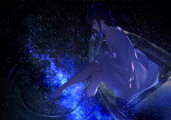 Anime picture 1000x707 with original achiki single long hair fringe black hair sitting looking away outdoors long sleeves profile barefoot night grey eyes night sky reflection transparent soaking feet ripples milky way