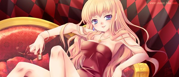 Anime picture 1000x430 with macross macross frontier sheryl nome alto seneka long hair looking at viewer blush blue eyes blonde hair wide image checkered background girl dress pendant couch strapless dress