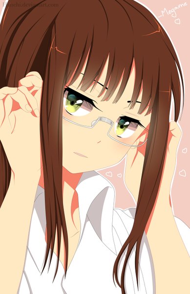 イラスト 1024x1580 と ニセコイ シャフト miyamoto ruri hanehi ソロ 長髪 長身像 開いた口 茶色の髪 緑の目 close-up pink background 女の子 シャツ 眼鏡