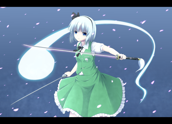 Anime picture 1250x900 with touhou konpaku youmu myon 40cabbage single looking at viewer fringe short hair blue eyes silver hair letterboxed girl skirt weapon petals sword hairband katana vest skirt set