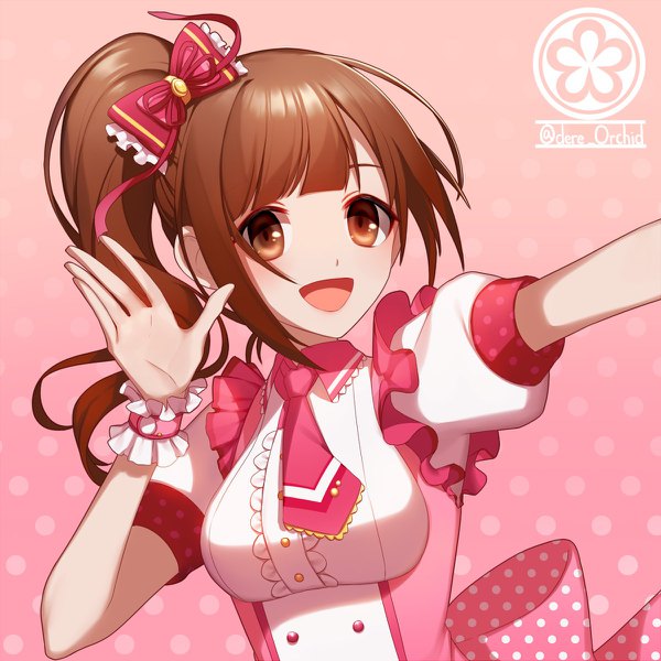 Anime picture 1200x1200 with idolmaster idolmaster cinderella girls igarashi kyouko asd13 single long hair looking at viewer open mouth brown hair brown eyes upper body puffy sleeves outstretched arm side ponytail pink background polka dot polka dot background girl bow hair bow