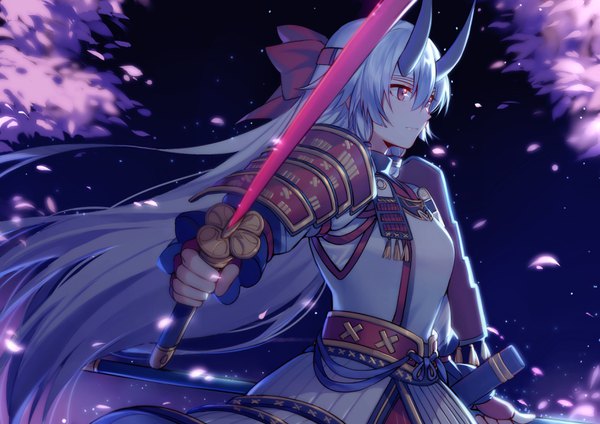 Anime-Bild 3507x2480 mit fate (series) fate/grand order tomoe gozen (fate) yorukun single long hair fringe highres hair between eyes purple eyes holding looking away absurdres silver hair upper body outdoors traditional clothes japanese clothes profile horn (horns)
