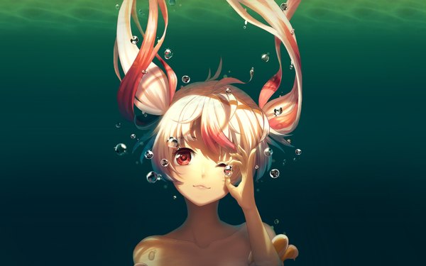 Anime picture 1920x1200 with original rosuuri assassinwarrior single long hair looking at viewer highres red eyes twintails bare shoulders white hair red hair one eye closed multicolored hair light smile wink two-tone hair wallpaper underwater :3