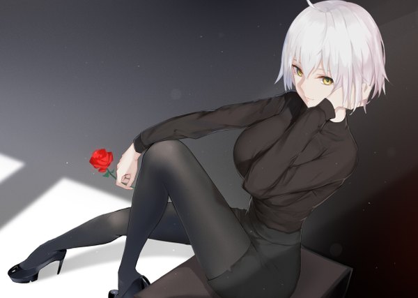 Anime picture 1205x858 with fate (series) fate/grand order jeanne d'arc (fate) (all) jeanne d'arc alter (fate) liangfen232 single looking at viewer fringe short hair breasts simple background hair between eyes large breasts holding yellow eyes silver hair full body ahoge bent knee (knees) long sleeves