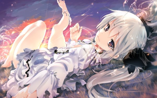 Anime picture 1920x1200 with yosuga no sora kasugano sora kamizuki shiki single long hair looking at viewer highres light erotic twintails brown eyes silver hair lying bare legs girl dress bow hair bow