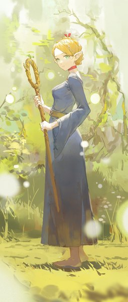 Anime-Bild 1448x3410 mit dungeon meshi studio trigger marcille donato meinoss single tall image looking at viewer short hair blonde hair standing green eyes full body outdoors pointy ears girl dress plant (plants) choker grass staff