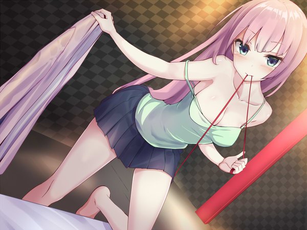 Anime picture 900x675 with original tenrai single long hair looking at viewer blush fringe breasts light erotic large breasts standing bare shoulders holding green eyes pink hair cleavage bent knee (knees) blunt bangs pleated skirt no bra