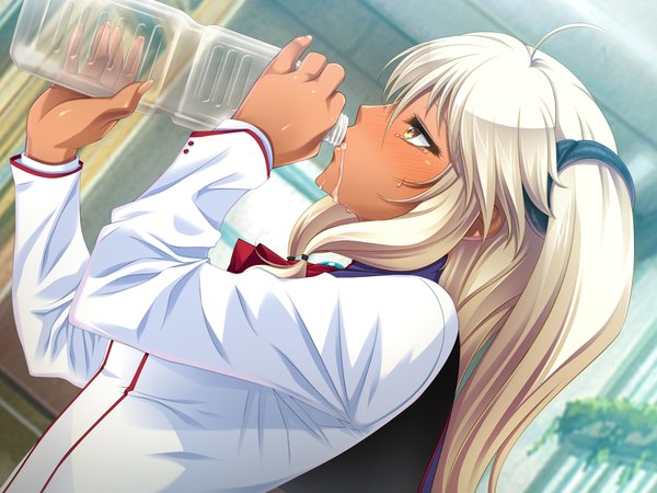 Anime picture 1024x768 with kasshoku anameito long hair blush twintails yellow eyes game cg white hair dark skin drinking girl uniform school uniform