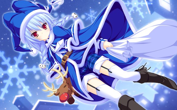 Anime picture 2560x1600 with lunaris filia melis mikagami mamizu single long hair highres red eyes wide image blue hair braid (braids) from below dutch angle fur trim snowing winter girl thighhighs white thighhighs shorts fur