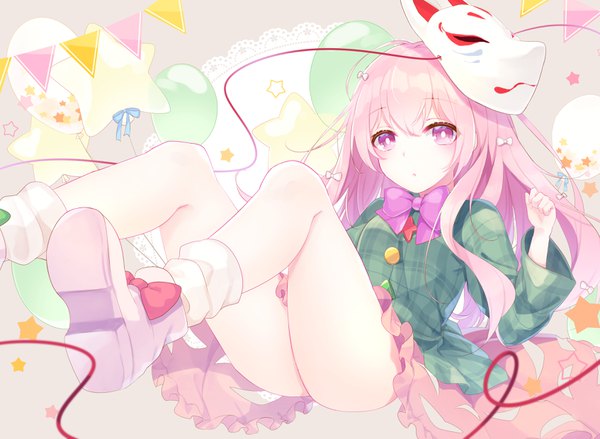 Anime picture 3388x2480 with touhou hata no kokoro shinketsu kanyu single long hair looking at viewer fringe highres light erotic hair between eyes pink hair absurdres bent knee (knees) pink eyes soles frilly skirt mask on head girl bow hair bow