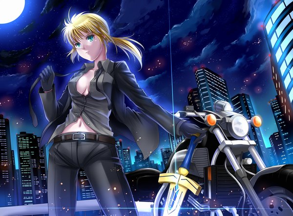 Anime picture 1300x962 with fate (series) fate/zero type-moon artoria pendragon (all) saber windtalker single short hair blonde hair green eyes cloud (clouds) night open clothes open jacket city girl gloves navel weapon shirt