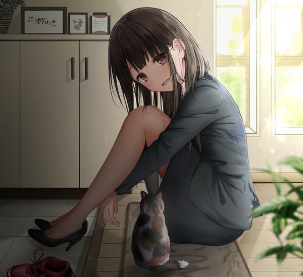 Anime picture 1517x1389 with original monaka curl single long hair looking at viewer blush fringe open mouth black hair smile sitting brown eyes payot full body bent knee (knees) indoors blunt bangs :d high heels office lady