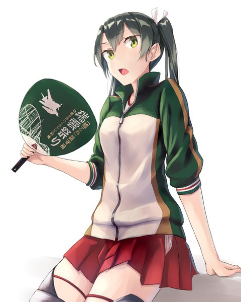 Anime picture 2000x2501 with kantai collection zuikaku aircraft carrier hiiragii (hiiragi 0404) single long hair tall image fringe highres open mouth simple background hair between eyes white background twintails green eyes green hair arm support girl skirt fan red skirt