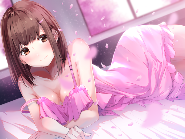 Anime picture 1920x1440 with original sone (takahiro-osone) single looking at viewer blush fringe highres short hair breasts light erotic smile brown hair bare shoulders brown eyes cleavage indoors lying head tilt blurry no bra