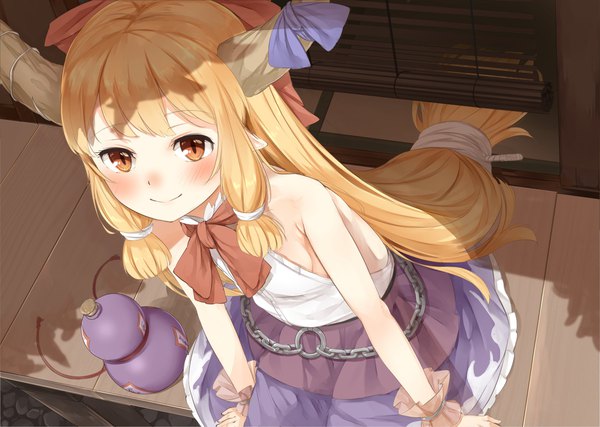 Anime picture 2088x1488 with touhou ibuki suika nishiuri (artist) single looking at viewer blush highres blonde hair smile red eyes sitting bare shoulders very long hair horn (horns) from above pointy ears sideboob low ponytail girl skirt