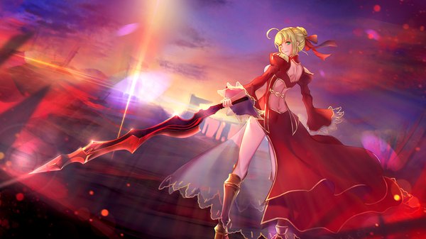 Anime picture 1920x1080 with fate (series) fate/extra nero claudius (fate) (all) nero claudius (fate) asanogawa (tutufcc) single looking at viewer fringe highres short hair light erotic blonde hair smile wide image standing holding green eyes sky cloud (clouds) full body