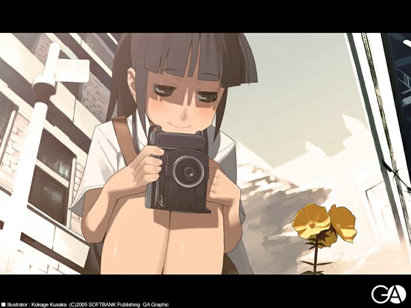 Anime picture 1024x768 with gagraphic kusaka kokage single long hair blush fringe black hair smile signed blunt bangs black eyes copyright name letterboxed shaded face girl flower (flowers) building (buildings) camera