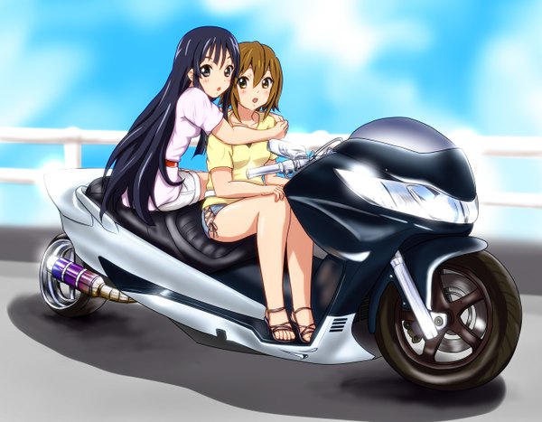 Anime picture 1347x1050 with k-on! kyoto animation akiyama mio tainaka ritsu diesel-turbo black hair brown hair multiple girls yellow eyes black eyes girl 2 girls