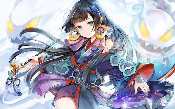 Anime picture 1100x688 with onmyoji yanyanluo sibyl single long hair looking at viewer fringe blue eyes black hair bare shoulders holding green eyes looking away upper body blunt bangs very long hair traditional clothes aqua eyes blurry wide sleeves