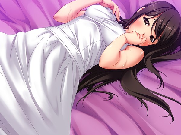 Anime picture 1024x768 with mukashi, kimoota doutei datta ore ga kane wo te ni iretara single long hair blush black hair brown eyes game cg lying girl sundress