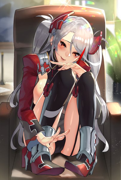 イラスト 1381x2046 と アズールレーン プリンツ・オイゲン(アズールレーン) スコッティ ソロ 長髪 長身像 カメラ目線 前髪 おっぱい 開いた口 light erotic hair between eyes 赤い目 大きな乳房 座る payot 銀髪 全身 bent knee (knees) 赤髪