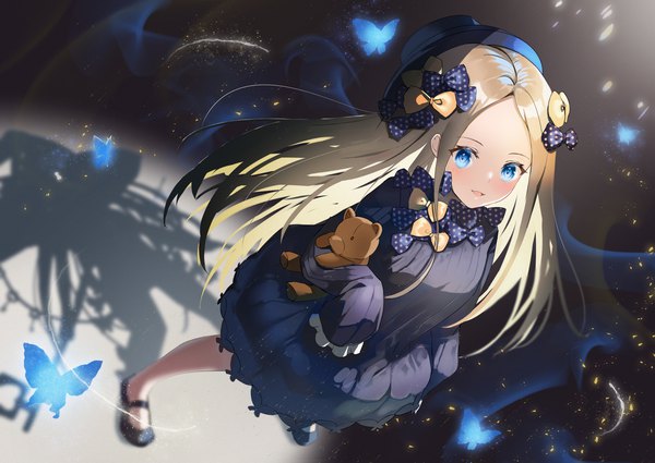 Anime-Bild 1984x1408 mit fate (series) fate/grand order abigail williams (fate) tsukise miwa single long hair looking at viewer blush fringe highres open mouth blue eyes simple background blonde hair smile standing holding full body long sleeves :d