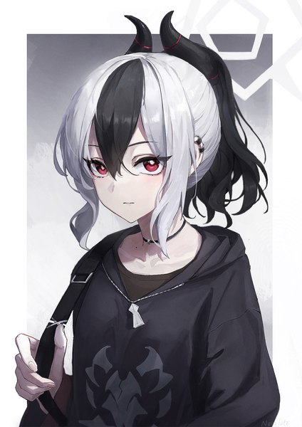 Anime picture 1767x2500 with blue archive kayoko (blue archive) nekoreito single tall image fringe highres short hair black hair hair between eyes red eyes looking away silver hair upper body ponytail multicolored hair horn (horns) two-tone hair piercing border
