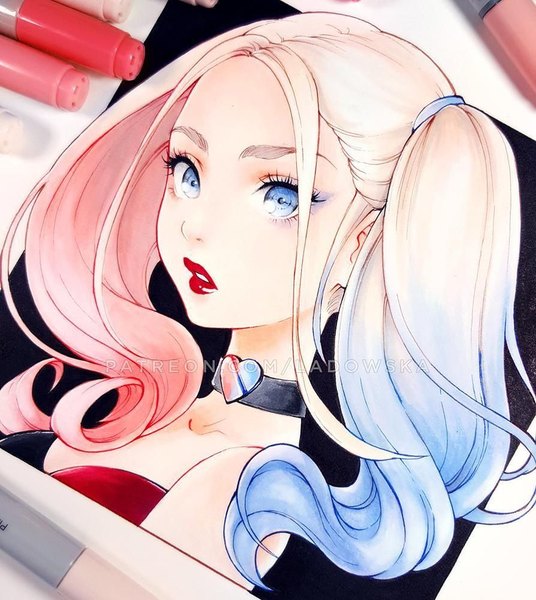 Anime-Bild 894x1000 mit batman dc comics harley queen joanna ladowska single long hair tall image looking at viewer blue eyes blonde hair twintails bare shoulders signed upper body parted lips multicolored hair lipstick watermark portrait gradient hair