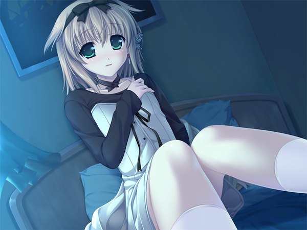 Anime picture 1024x768 with w. l. o. sekai ren'ai kikou sarasa crain femiluna short hair blonde hair green eyes game cg loli girl socks white socks