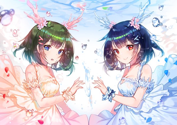 Anime picture 2000x1414 with original apple caramel looking at viewer blush fringe highres short hair breasts open mouth blue eyes smile red eyes bare shoulders multiple girls blue hair cleavage upper body horn (horns) green hair underwater
