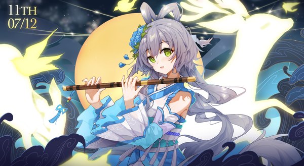 Anime-Bild 3841x2106 mit vocaloid vocaloid china luo tianyi sentter single long hair looking at viewer fringe highres open mouth hair between eyes wide image holding green eyes absurdres upper body long sleeves traditional clothes :d hair flower