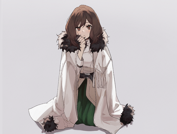 Anime picture 1252x950 with sousou no frieren ehre (sousou no frieren) mochiosamu ron single looking at viewer fringe short hair simple background hair between eyes brown hair brown eyes grey background kneeling clothes on shoulders girl belt cloak