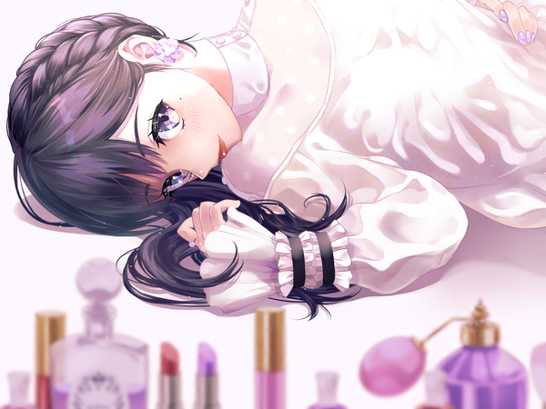 Anime picture 2000x1500 with original gen (gen m gen) single long hair looking at viewer blush fringe highres black hair hair between eyes purple eyes lying braid (braids) nail polish lipstick sleeves past wrists on side side braid red lipstick makeup