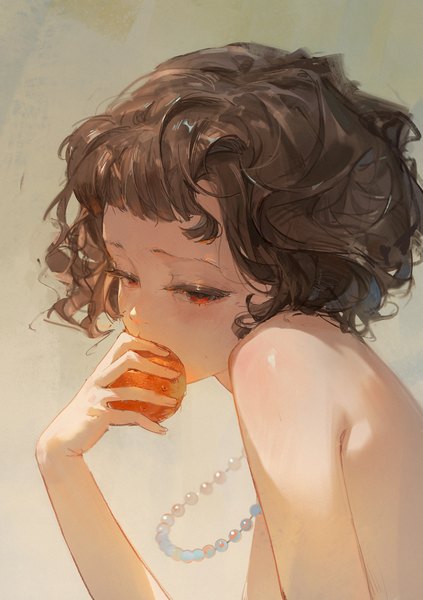 Anime-Bild 1900x2692 mit reverse:1999 schneider (reverse:1999) dino (dinoartforame) single tall image fringe highres short hair light erotic simple background red eyes brown hair looking away upper body blunt bangs looking down eating curly hair girl necklace