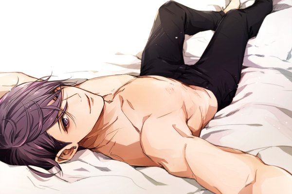 Anime picture 1048x698 with lucky dog giulio di bondone komichi96 single looking at viewer fringe short hair light erotic simple background smile white background purple eyes purple hair from above hair over one eye topless self shot boy bedsheet
