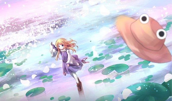Anime picture 2274x1334 with touhou moriya suwako risutaru single long hair looking at viewer blush highres blue eyes blonde hair wide image standing full body outdoors from above wind wide sleeves tress ribbon hat removed headwear removed