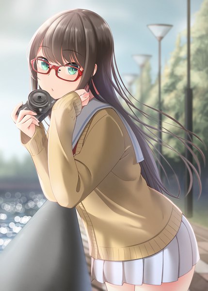 Anime picture 1295x1812 with original nekobaka single long hair tall image looking at viewer fringe brown hair standing holding green eyes sky outdoors blunt bangs long sleeves pleated skirt :o leaning leaning forward turning head