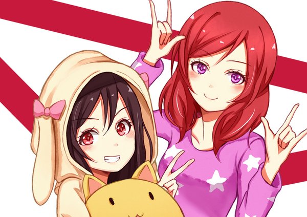 Anime picture 1000x708 with love live! school idol project sunrise (studio) love live! nishikino maki yazawa nico purea looking at viewer blush short hair black hair smile red eyes purple eyes multiple girls red hair victory mmm girl 2 girls hood