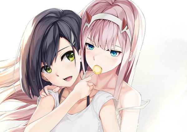 Anime-Bild 1273x900 mit darling in the franxx studio trigger zero two (darling in the franxx) ichigo (darling in the franxx) 54cr long hair blush short hair open mouth blue eyes black hair simple background white background multiple girls green eyes looking away pink hair horn (horns) shoujo ai strap slip