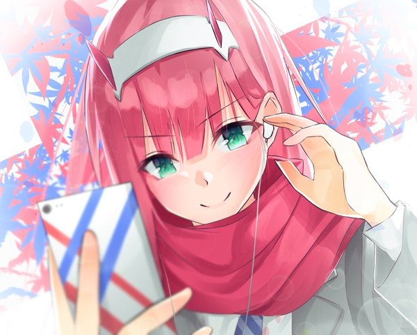 Anime picture 1024x823 with darling in the franxx studio trigger zero two (darling in the franxx) ajimi07 single long hair fringe smile hair between eyes green eyes pink hair upper body hand on headphones girl headphones scarf mobile phone smartphone red scarf
