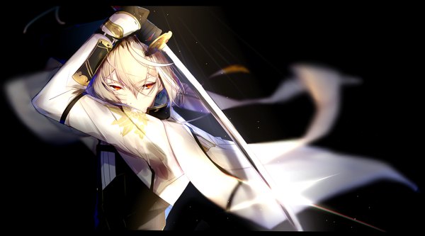 イラスト 4500x2500 と 刀剣乱舞 nitroplus 髭切(刀剣乱舞) おやき ソロ 前髪 highres 短い髪 simple background 金髪 hair between eyes 赤い目 wide image looking away absurdres black background fighting stance 男性 武器 剣