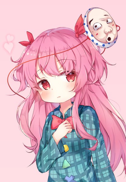 Anime picture 900x1300 with touhou hata no kokoro hanen (borry) single long hair tall image blush simple background red eyes pink hair upper body two side up pink background alternate hairstyle mask on head girl shirt mask checkered shirt