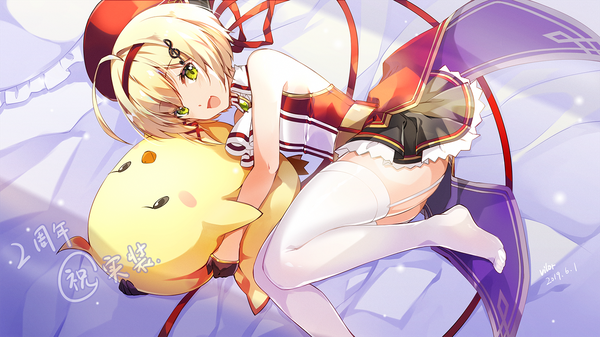 Anime picture 1422x800 with azur lane manjuu (azur lane) southampton (azur lane) vilor single looking at viewer short hair open mouth light erotic blonde hair wide image green eyes ahoge lying no shoes dated on side treble clef girl thighhighs