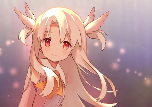 Anime picture 1158x816 with fate (series) fate/kaleid liner prisma illya illyasviel von einzbern prisma illya zenshin single long hair looking at viewer red eyes upper body white hair light smile two side up girl earrings