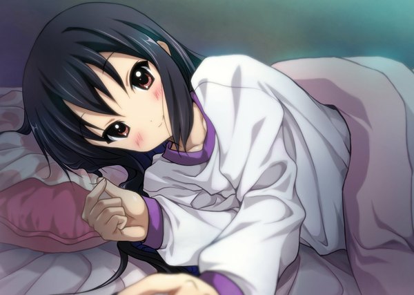 Anime picture 1600x1140 with k-on! kyoto animation nakano azusa ryunnu long hair blush black hair smile brown eyes lying loli girl pillow