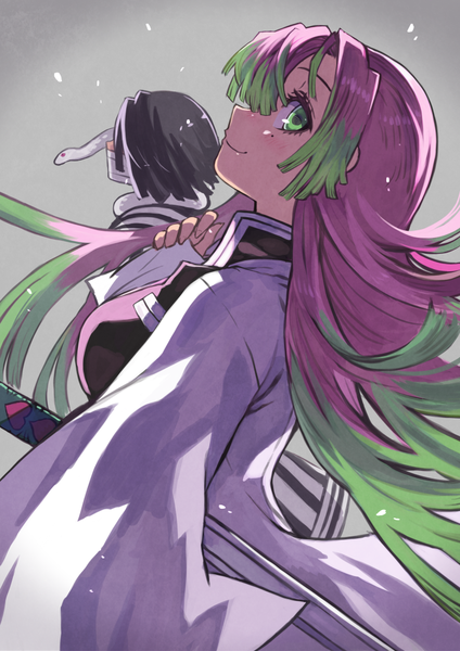 Anime-Bild 744x1052 mit kimetsu no yaiba ufotable kanroji mitsuri iguro obanai rumie long hair tall image looking at viewer blush fringe short hair black hair simple background smile hair between eyes standing green eyes pink hair upper body traditional clothes